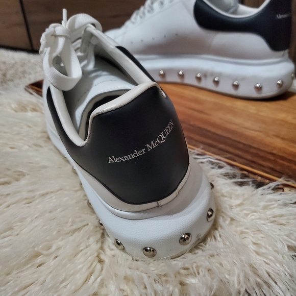 Alexander McQueen Studs Oversized Sneaker - Picture 2 of 8